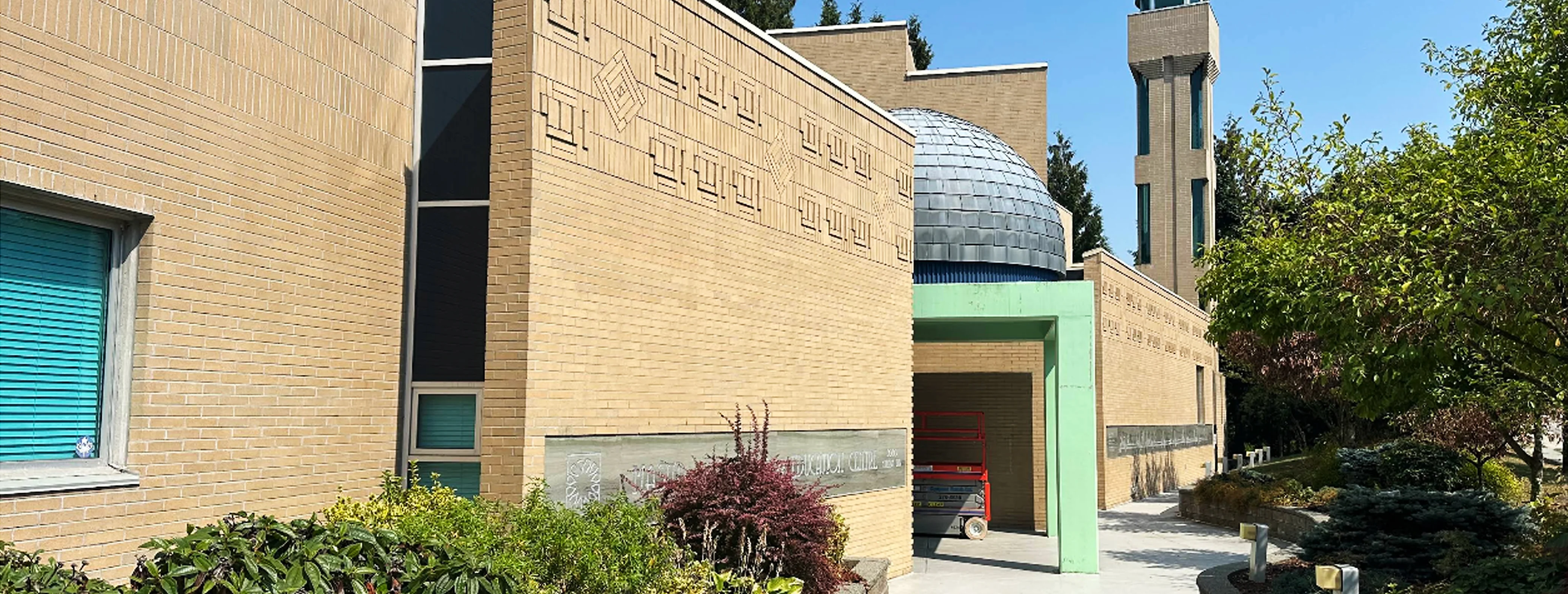 Exterior view of Masjid Al-Salaam Burnaby building